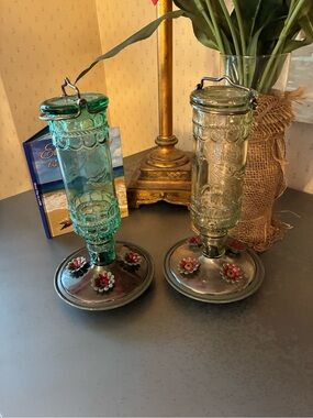 2 PERKY PET 10 oz, Glass and Metal HUMMINGBIRD feeders. 1 GREEN and 1 CLEAR.